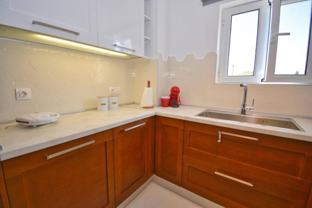 Potamos Deluxe White Apartment 外观 照片