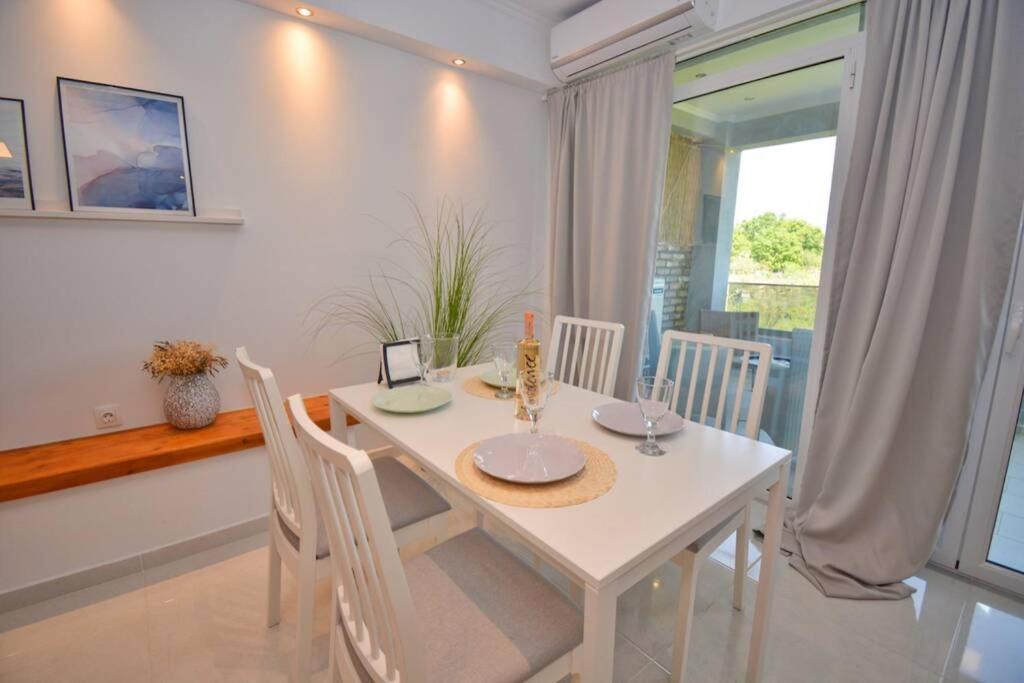 Potamos Deluxe White Apartment 外观 照片
