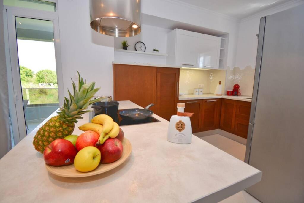 Potamos Deluxe White Apartment 外观 照片