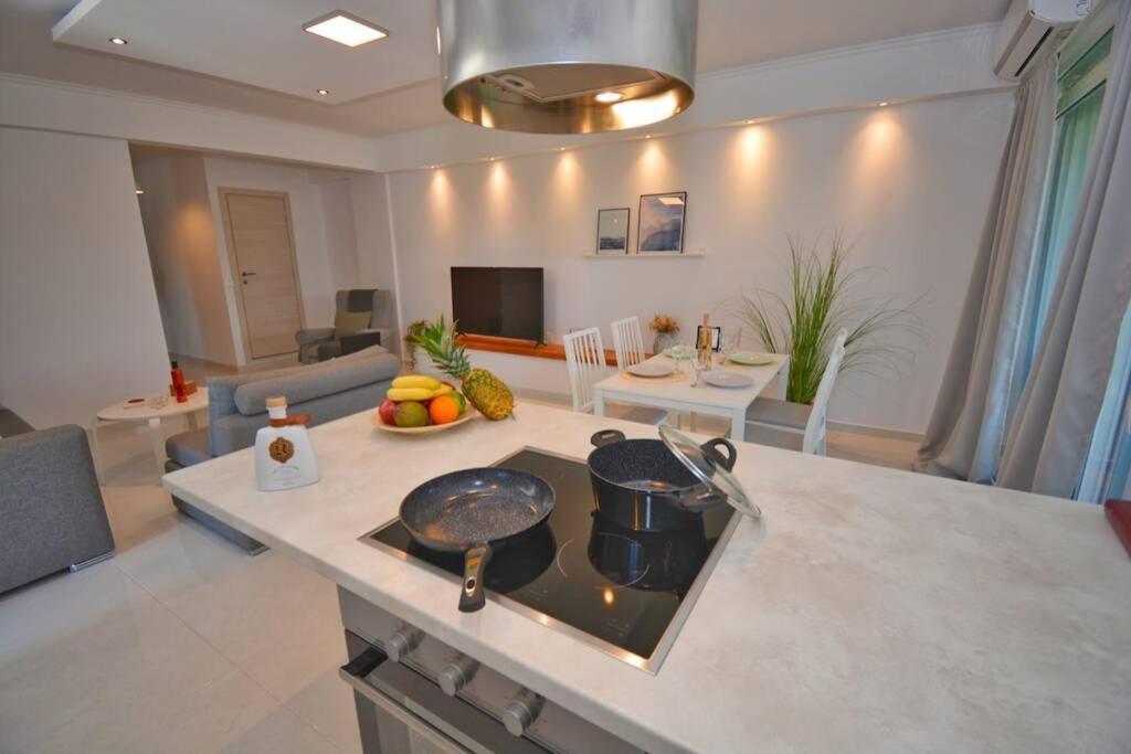Potamos Deluxe White Apartment 外观 照片