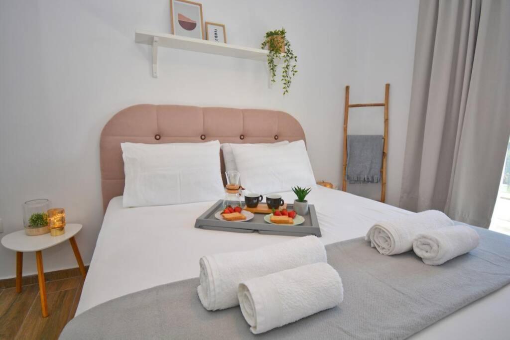Potamos Deluxe White Apartment 外观 照片