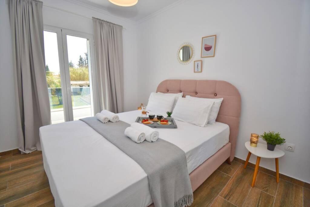 Potamos Deluxe White Apartment 外观 照片